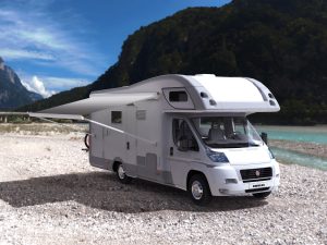 Маркиза автомобильная РИФ 5,0х2,5 м кассетная, привод механический, электромотор, корпус белый