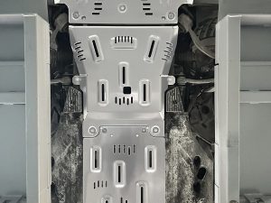 Защита Falcon радиатора, картера, РК, КПП для Land Rover Defender 2021+ (бензин 3.0T). Артикул: 8119549484A