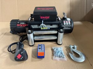 Электрическая автомобильная лебедка со стальным тросом 12V Electric Winch SAVIOR 13500 lbs 6136 кг. Артикул: EWZ13500S